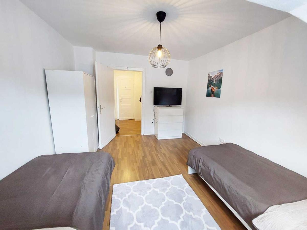 Cozy Apartment With Garden In เกลเซนเคียร์เคน ภายนอก รูปภาพ