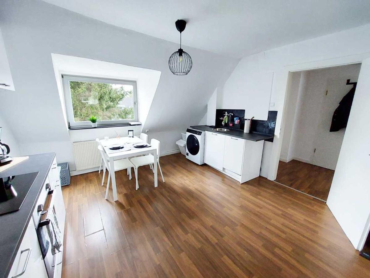 Cozy Apartment With Garden In เกลเซนเคียร์เคน ภายนอก รูปภาพ