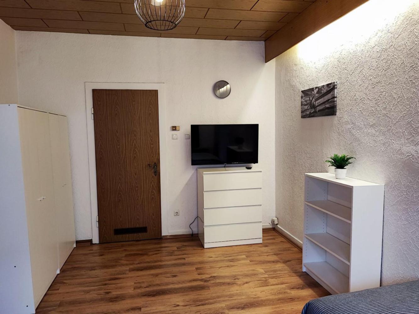 Cozy Apartment With Garden In เกลเซนเคียร์เคน ภายนอก รูปภาพ