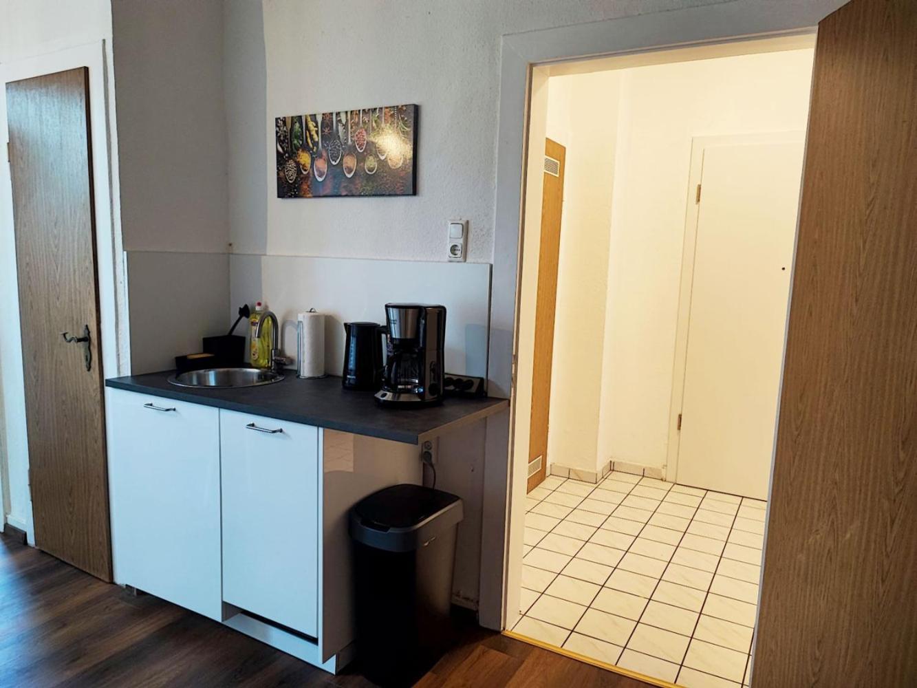 Cozy Apartment With Garden In เกลเซนเคียร์เคน ภายนอก รูปภาพ