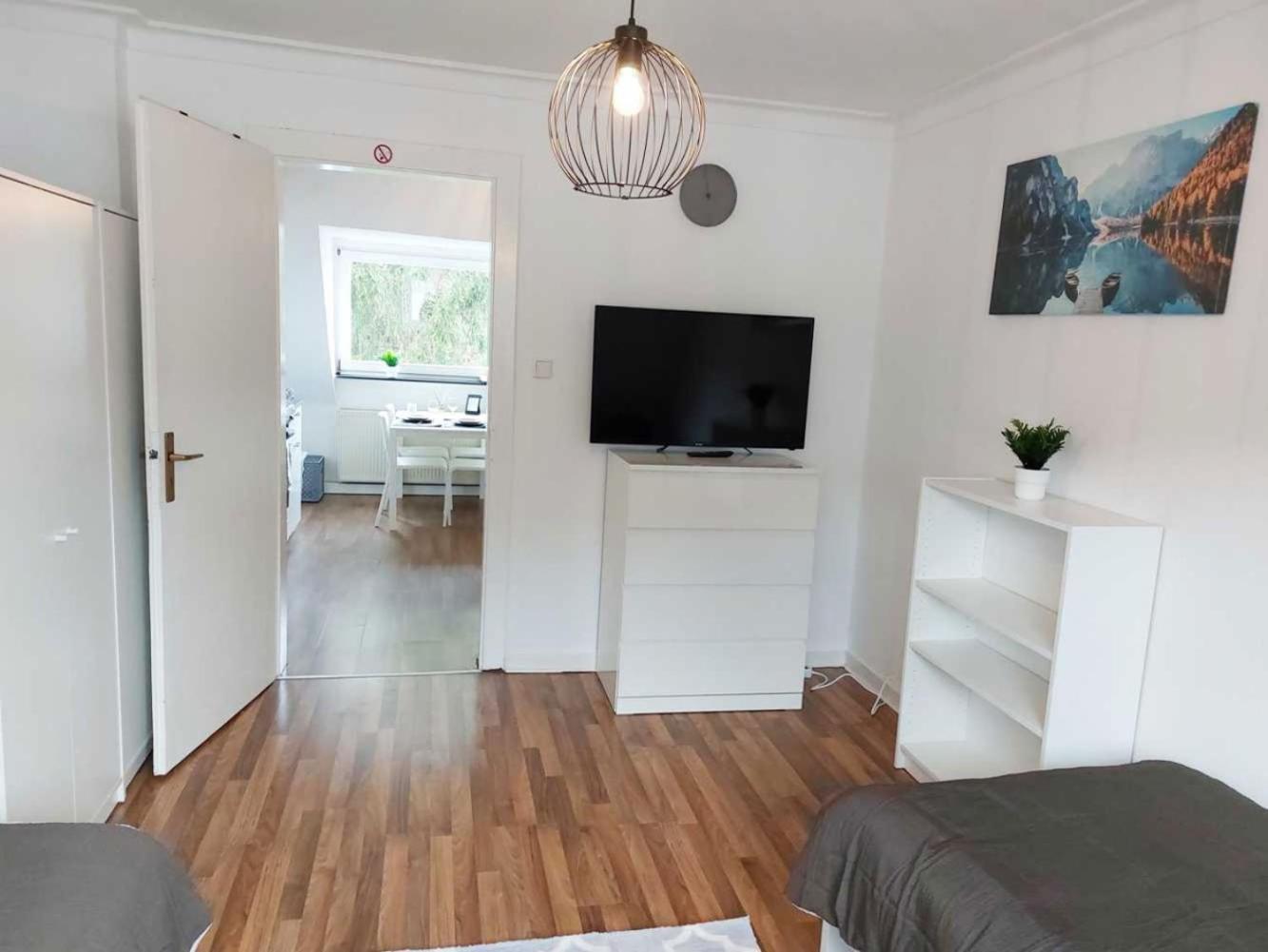 Cozy Apartment With Garden In เกลเซนเคียร์เคน ภายนอก รูปภาพ