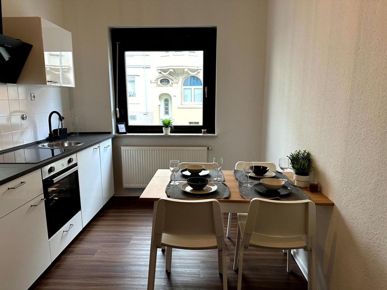 Cozy Apartment With Garden In เกลเซนเคียร์เคน ภายนอก รูปภาพ