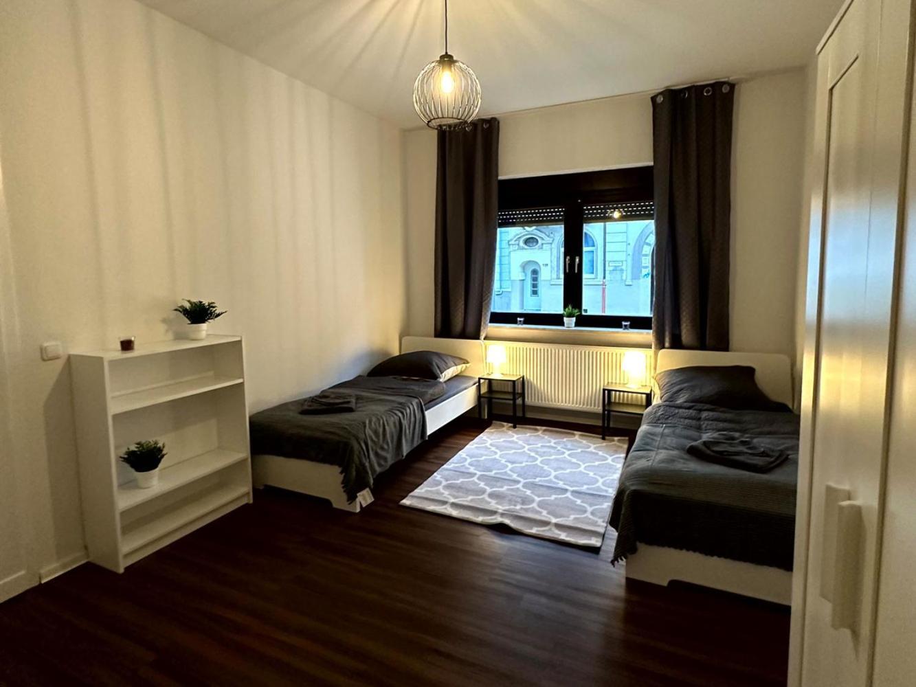 Cozy Apartment With Garden In เกลเซนเคียร์เคน ภายนอก รูปภาพ